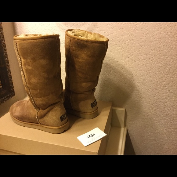 UGG Classic tall boots in chestnut Size 8 wide - Picture 2 of 8